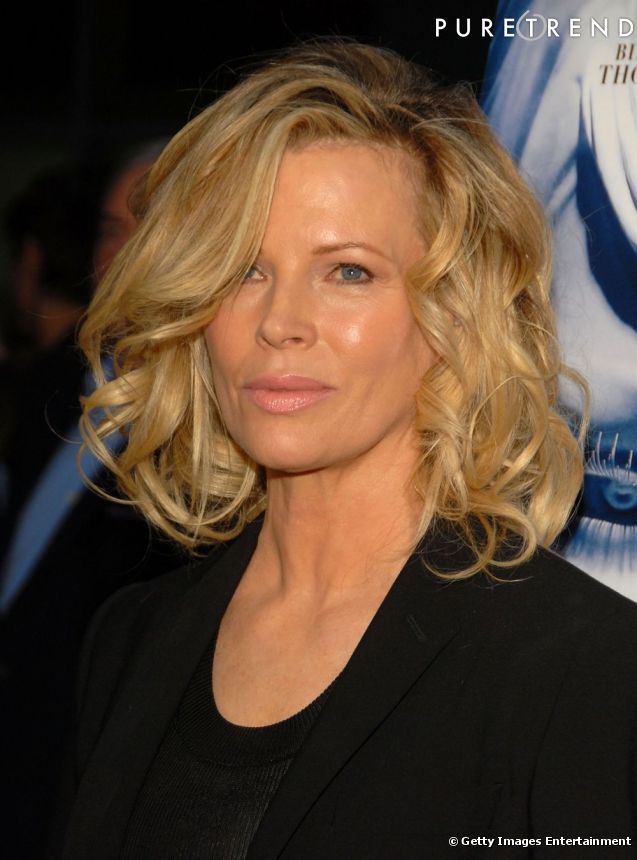 518639-stars-belles-a-50-ans-kim-basinger-637x0-3