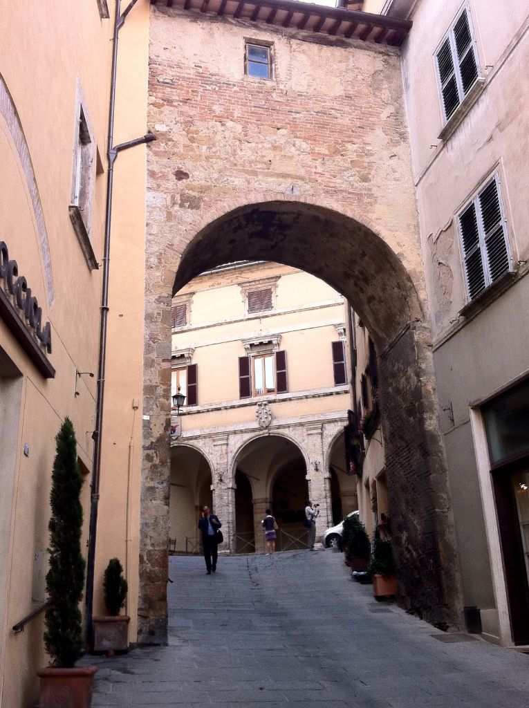 montepulciano street