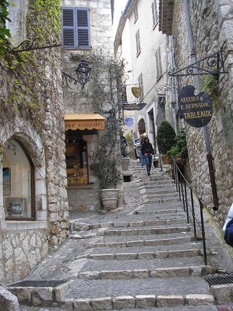 s-paul-de-vence-entrance (1)